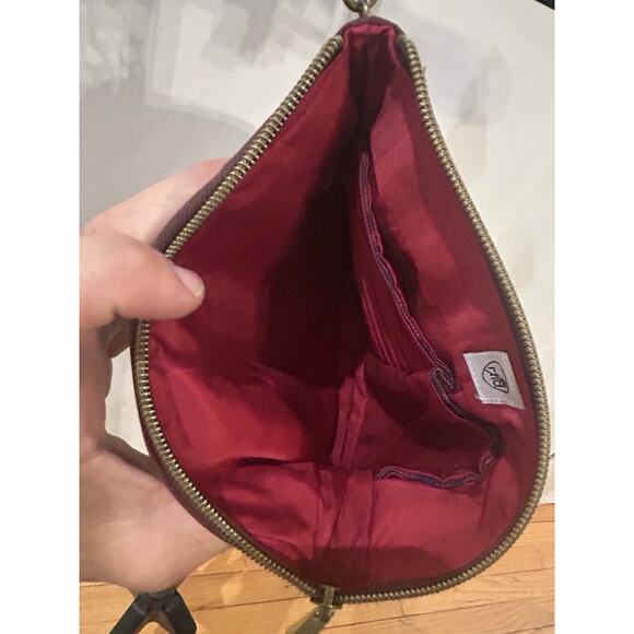 Travelon Anti-Theft RFID Burgundy Wristlet 7.5" x 10" - Picture 4 of 6